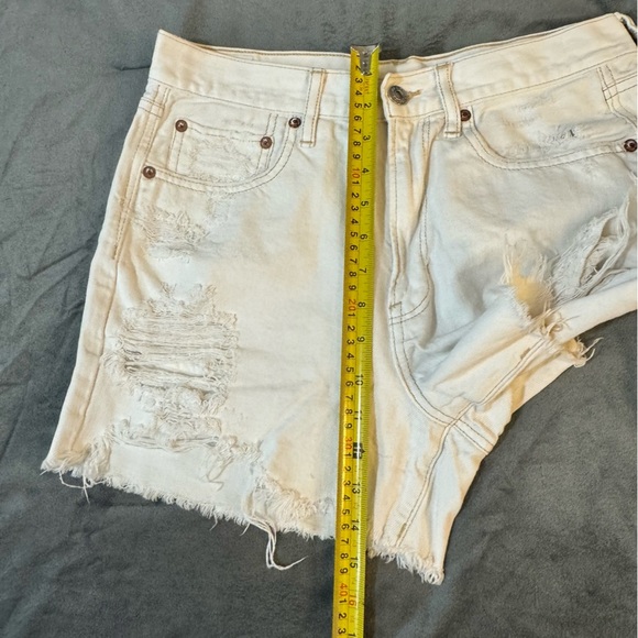 American Eagle Outfitters White Jean Shorts Distressed Casual
#1042 - Picture 4 of 9